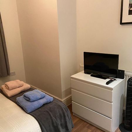 Notting Hill Next Door Bedroom In The Share Flat Londres Exterior foto