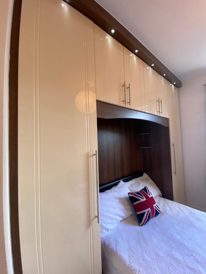 Notting Hill Next Door Bedroom In The Share Flat Londres Exterior foto