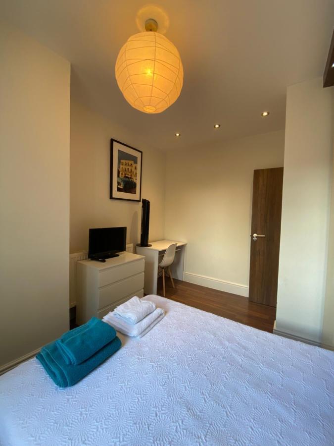Notting Hill Next Door Bedroom In The Share Flat Londres Exterior foto