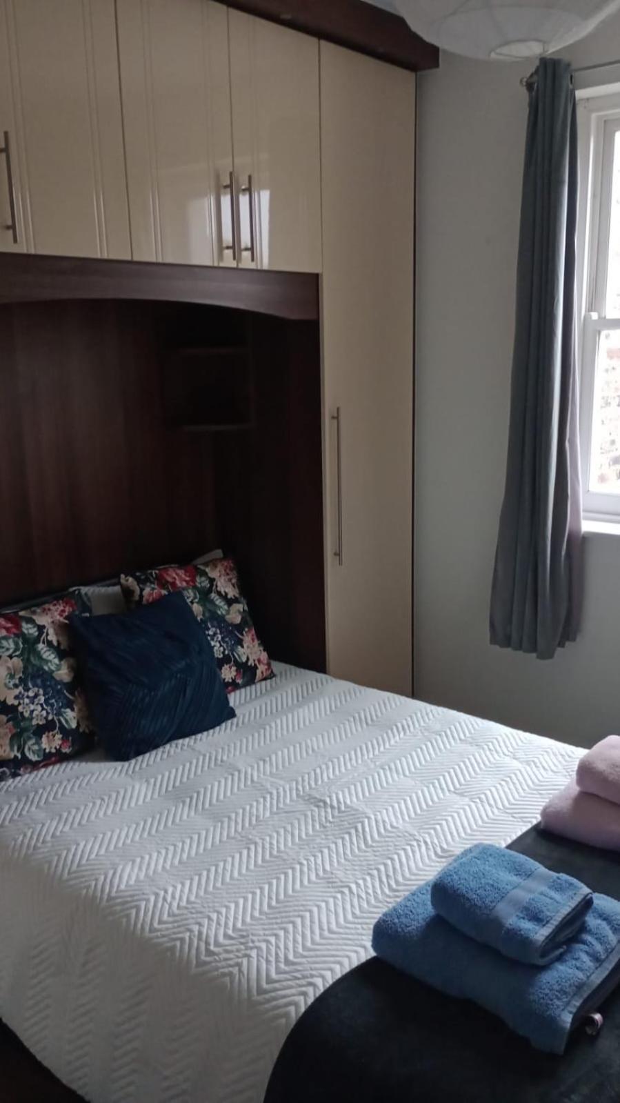 Notting Hill Next Door Bedroom In The Share Flat Londres Exterior foto