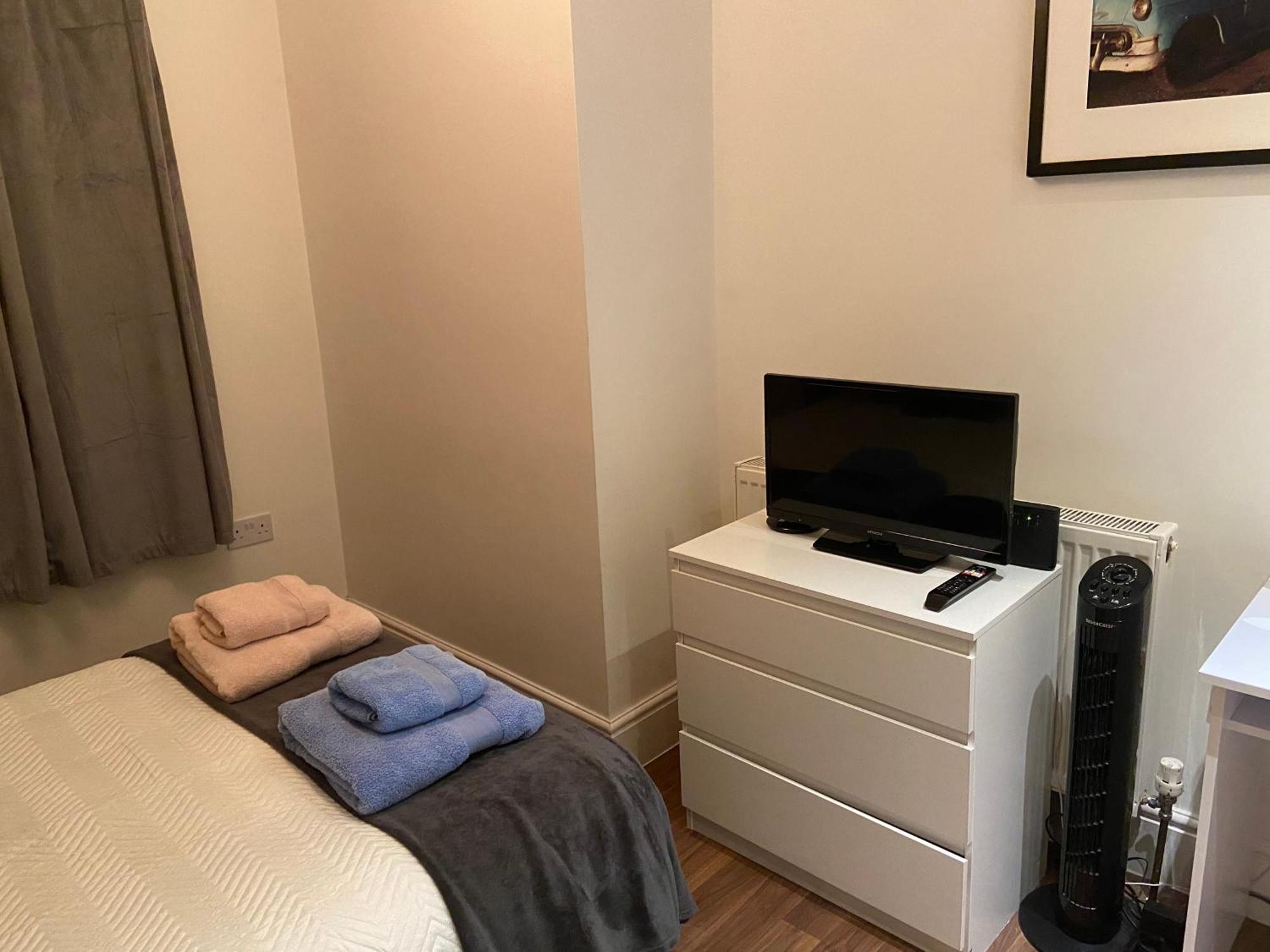 Notting Hill Next Door Bedroom In The Share Flat Londres Exterior foto